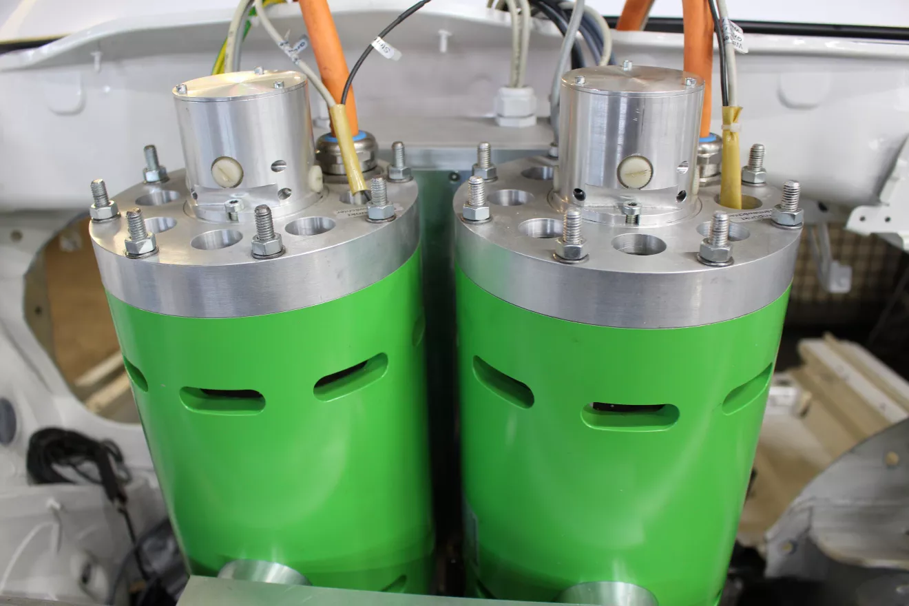 Bürstenloser Elektromotor mit permanentem Erregerfeld